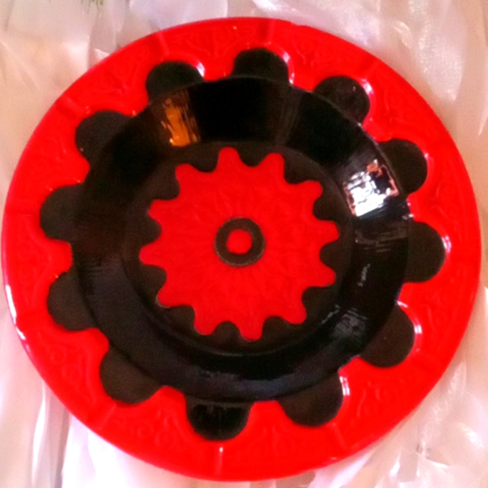 CIGARETTE ASH TRAY VINTAGE 1975
